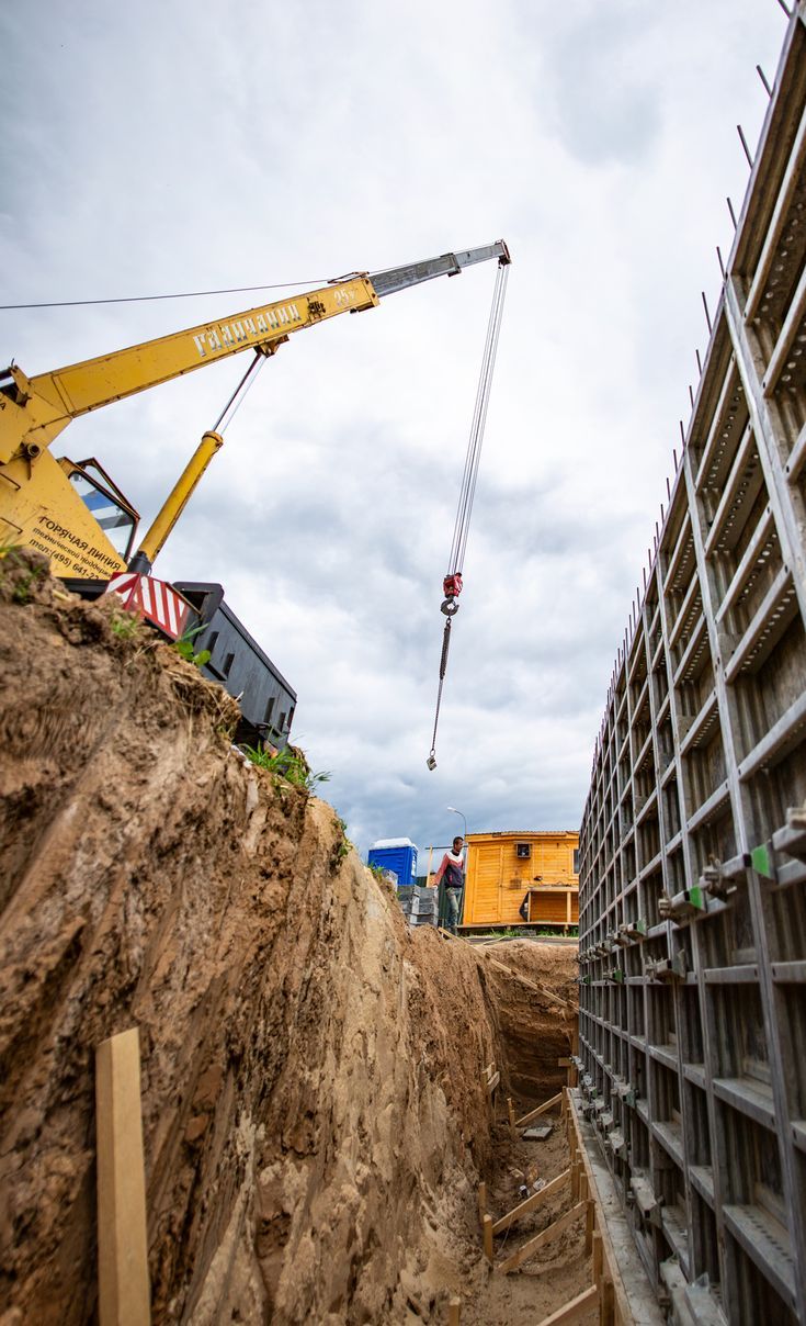 Concrete foundation wall construction