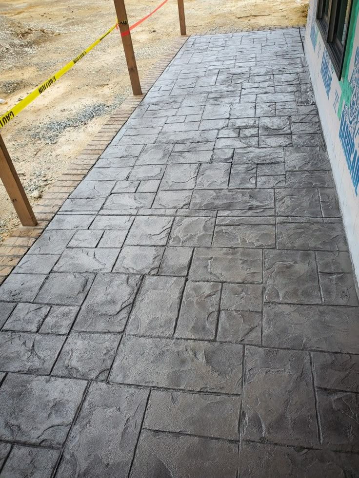 Board form architectural concrete wall